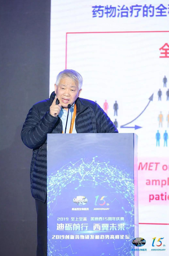 中国工程院院士、中国科学院大学药学院院长丁健