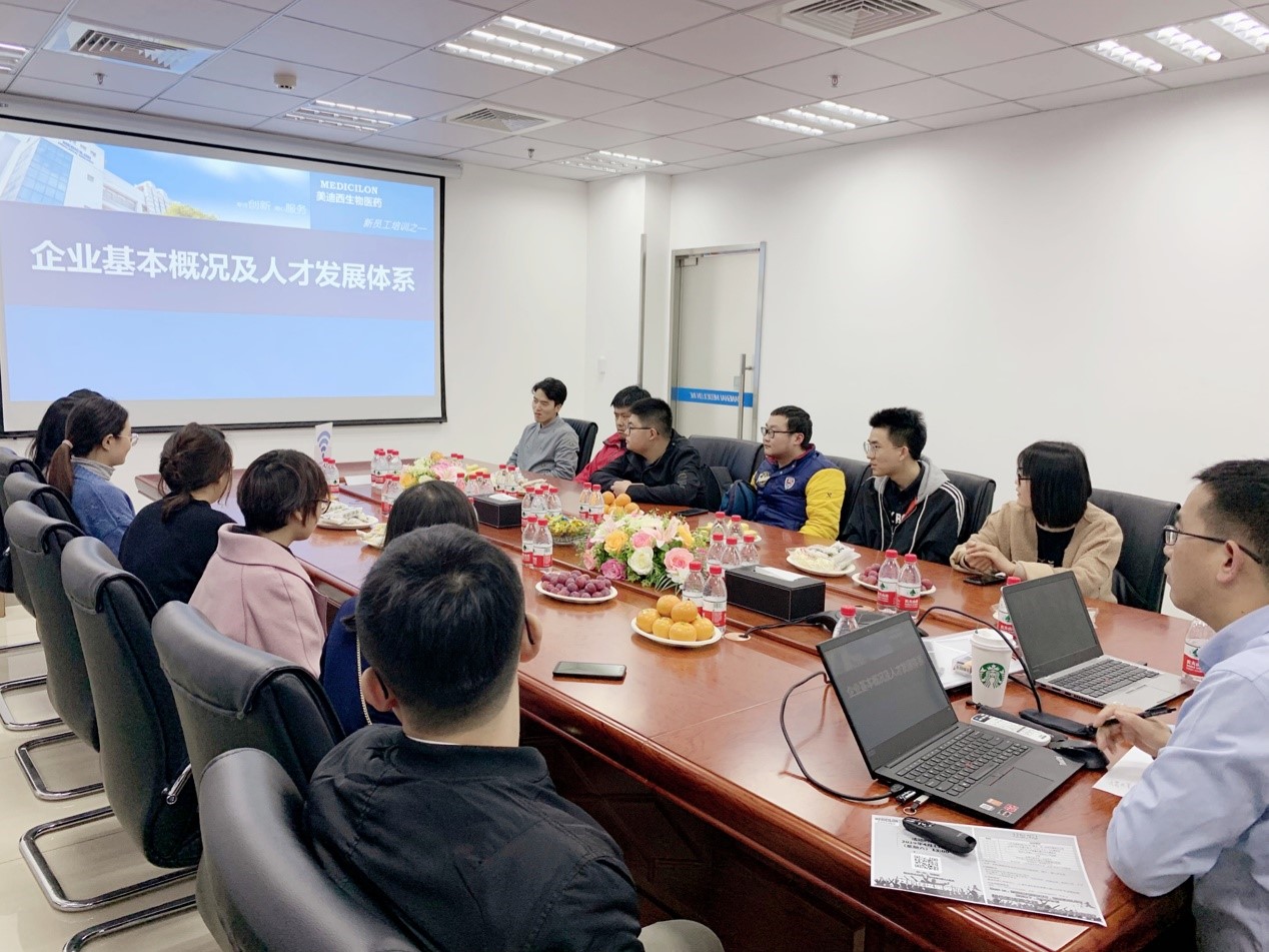 走进不朽情缘mg官网，与学子共话成长