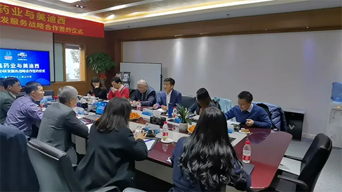 力鑫药业董事长&总经理高悦译、副总经理张倩、首席技术官陈成斌、研发商务总监刘恩桂、总经办主任张梦晗